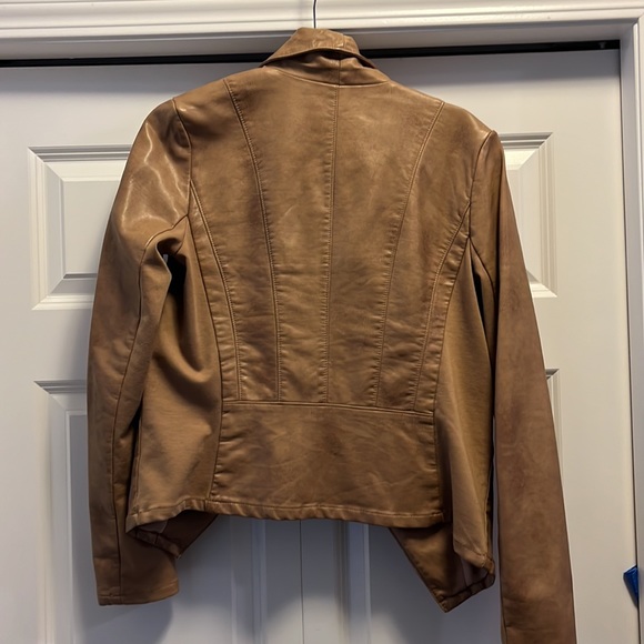 LIKE NEW: faux leather jacket size medium - Picture 2 of 2